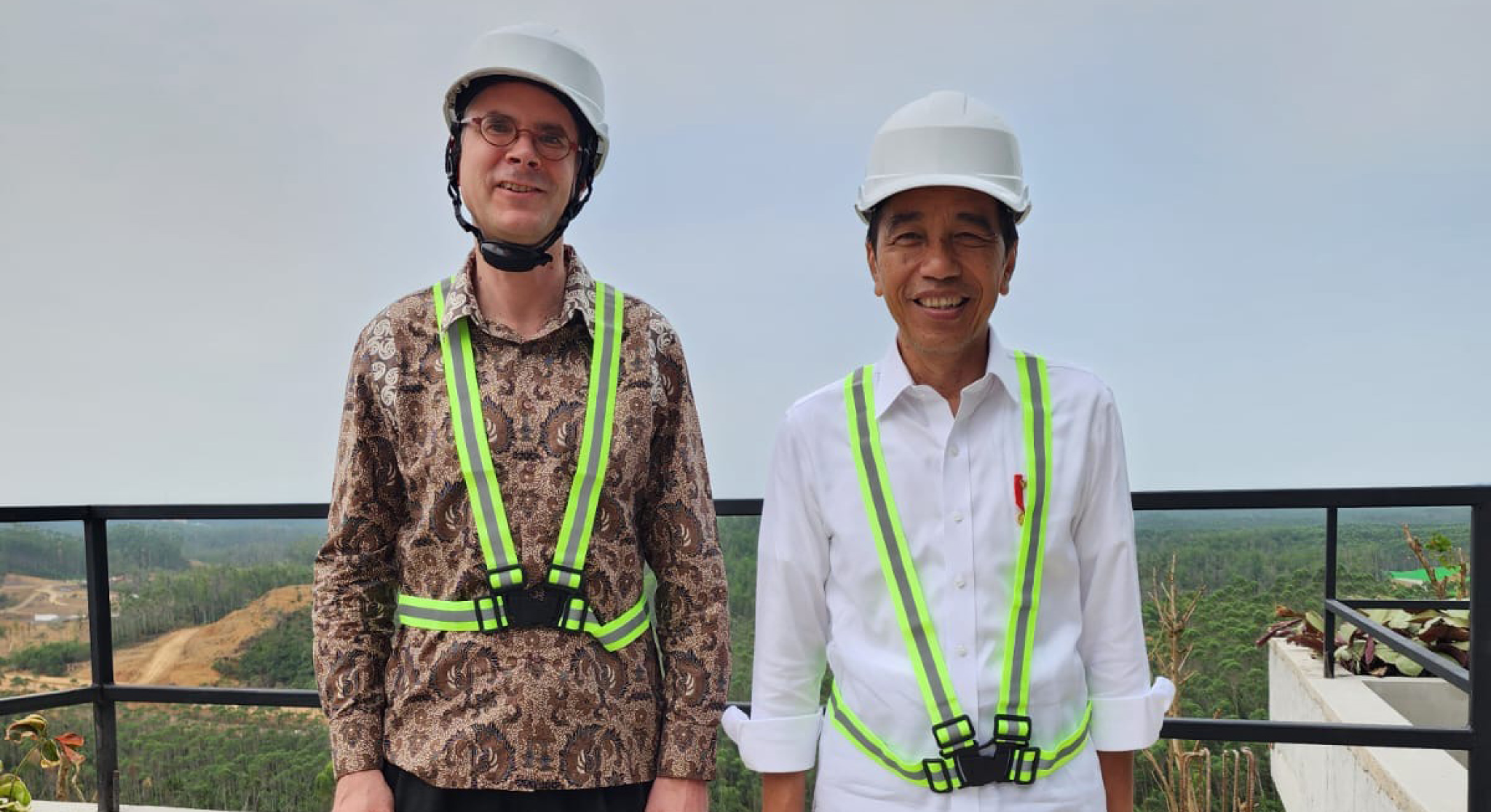 A/Prof Marcus Mietzner and Jokowi in Indonesia’s planned new capital Nusantara in September 2023