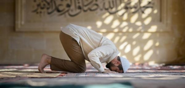Muslim man praying in a mosque 