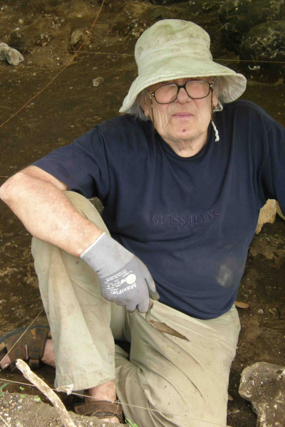 Jack Golson excavating at Teouma in Vanuatu, his last dig, in 2010 on the project of Stuart Bedford and Matthew Spriggs with the Vanuatu Kaljoral Senta